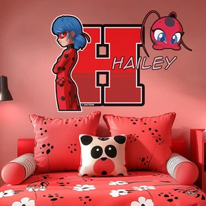 Calcomanía de pared Miraculous Ladybug | nombre personalizado e inicial I calcomanía de pared para bebé - Imagen 1 de 8