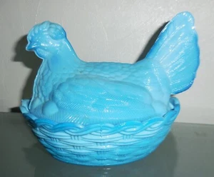 FIGURINA GALLINA VETRO BLU VINTAGE "H" NIDIFICAZIONE GALLINA COPERCHIO CIOTOLA DESIGN NR - Foto 1 di 9
