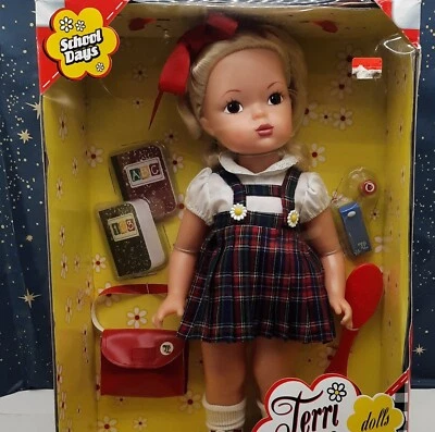 "Muñeca Terri Lee School Days 16"" RARA con 10 accesorios nueva en caja 2004 rubia" Foto 1 de 4