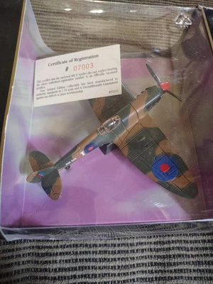 Maisto - WW2 Miltary Airplane - MK II Spitfire 1:72 Diecast Replica Collectible - Image 1 of 4