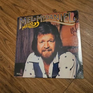 Mel McDaniel – Mello 1978 Capitol Records ST-11779 33RPM 12" Country Folk Sealed - Imagen 1 de 4
