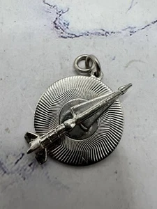 Vintage Rocket Ship Missile on Textured Circular Silver Tone Background - Imagen 1 de 3