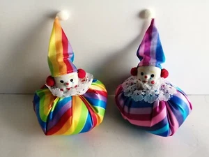CLOWN CERAMICA SU CUSCINO ARCOBALENO CM 15 ANNI '80 - Picture 1 of 3