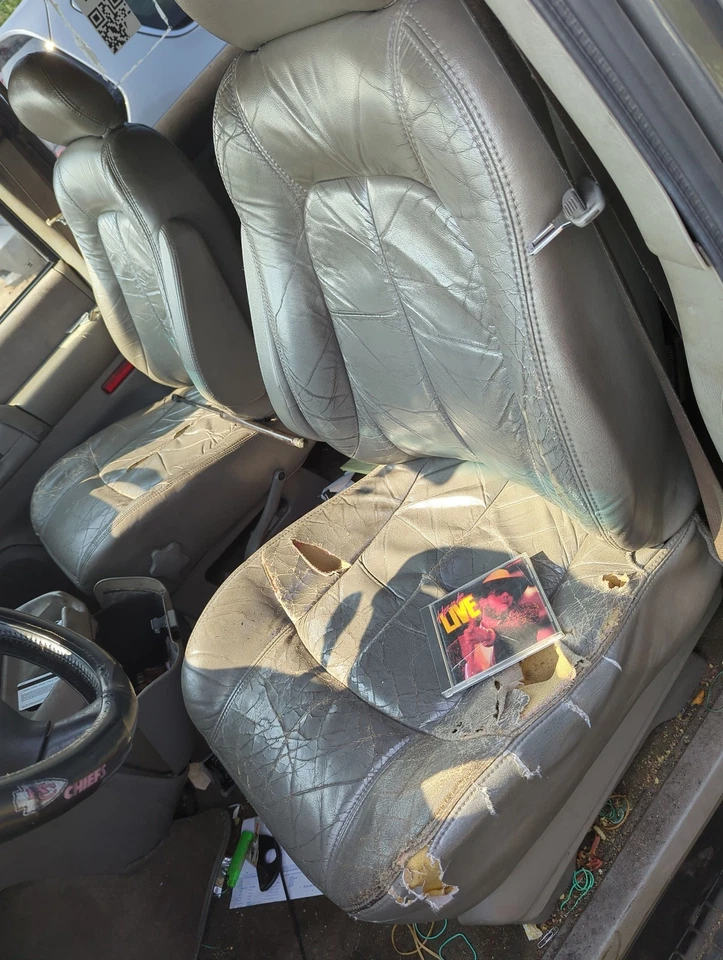 2003 Chevrolet Astro Driver Front Seat Oem ZVIMU - Image 1 of 1