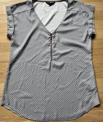 Blusa para mujer Express blanca Gramercy lunares cremallera cuello en V talla mediana Foto 1 de 4