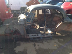 Morris Minor. Barn Find. Early Cheese grator Grille Split Screen Body No. 141048 - Picture 1 of 12