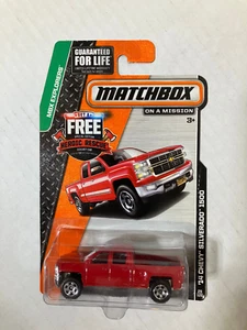 Matchbox '14 Chevy Silverado 1500 MBX Explorers 1/64 Rojo "Tarjeta de Rescate Heroico" - Imagen 1 de 7