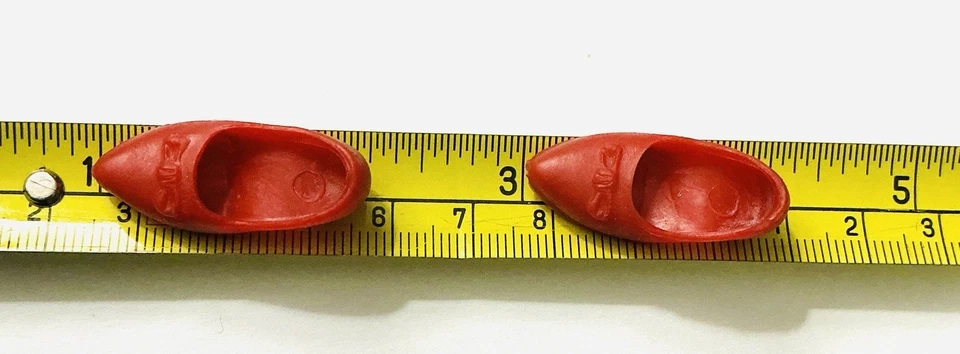 Zapatos de tacón bajo punta puntiaguda roja ideal para muñeca Tammy años 60 de colección ~ estilo sin cordones Foto 1 de 1