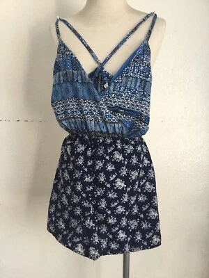 Shorts jumper floral médio Charlotte Russe Juniors - Imagem 1 de 4