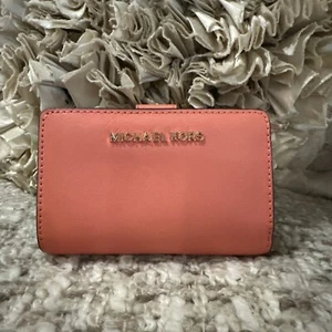 New Michael Kors Jet Set Travel Medium Leather Bifold Zip Coin Wallet Peach - Picture 1 of 5