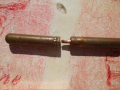 ancien métal années 50 rouge stylo à lèvre rare ancien - Photo 1/2