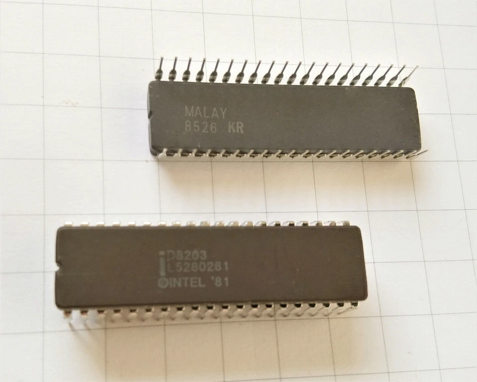 D8203 Intel 40 Pin Memory Controller - Bild 1 von 1