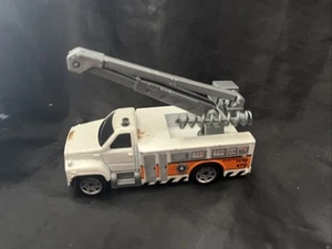Matchbox 1999 GMC Bucket Truck Toy Car 3" White - Picture 1 of 6