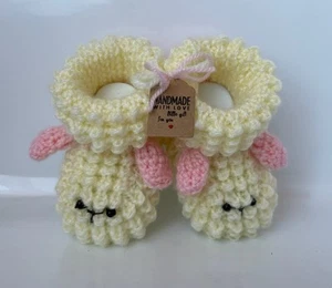 Babyschuhe Socken Ostergeschenk Lamm 9-10cm gestrickt Handarbeit Neu - Bild 1 von 5