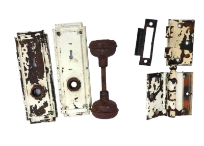 Piezas de herrajes para puertas surtidas vintage, placas, bisagra, perilla pintada oxidada Foto 1 de 4