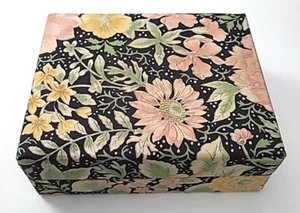 Caja de Perfume Cachet Vacía Vintage Bisagras Floral Negro Rosa Amarillo Prado Naturaleza - Imagen 1 de 10
