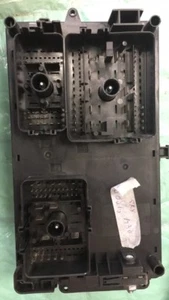 15896994_03 Cadillac SRX 2010-2011 caja de conexiones de fusibles - Imagen 1 de 1
