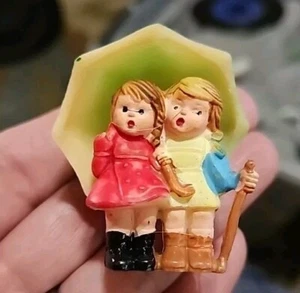 SSCO Craft Miniature Two Girls Under Umbrella Mini Figurine Plastic Vintage - Picture 1 of 7