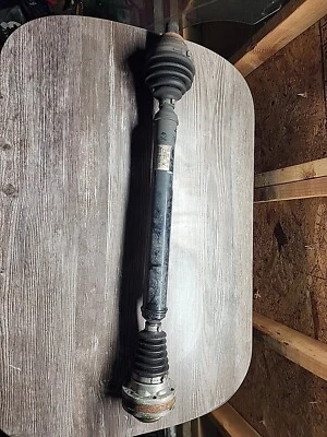 Оригинальный передний правый вал оси для Volkswagen Passat 3,6 л 2012–2015 годов выпуска. - Изображение 1 из 4