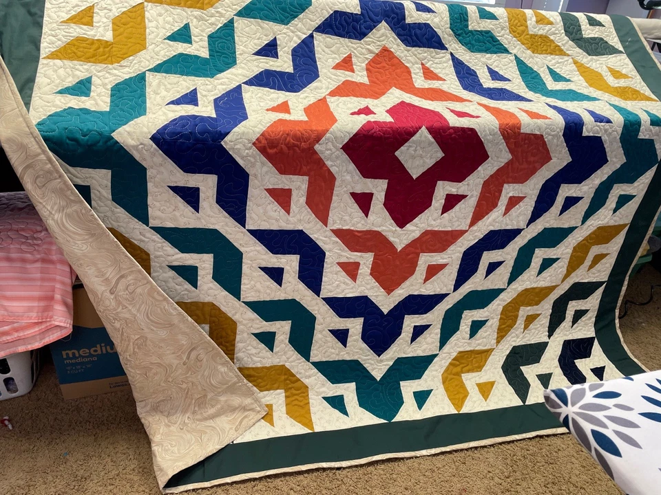 Este hermoso edredón se llama All Roads It. Acabo de quitar el brazo largo. Foto 1 de 1