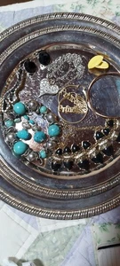 Lotto bigiotteria x9 pezzi vintage costume, X2 bracciali, X2 collana, X4 orecchini - Foto 1 di 7