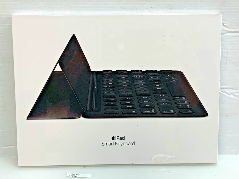 Apple Smart A1829 MX3L2LL/A Black Keyboard Folio/Case for Apple iPad 7/8/9 Gen