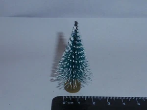 Weihnachtsbäume im Maßstab 1:12 ht ca. 4,5 cm Puppenstube Xmas Acc Kugeln - Bild 1 von 1