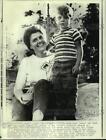 1971 Press Photo Reverend Robert Duryea Junior's Wife Lualan and son Paul