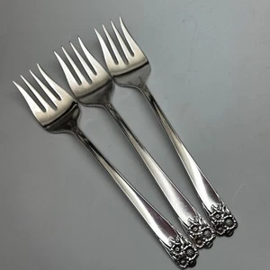 Vintage Wm ROGERS & SON / IS "APRIL" Silver Plate Set of 3 DESSERT FORKS - Picture 1 of 3