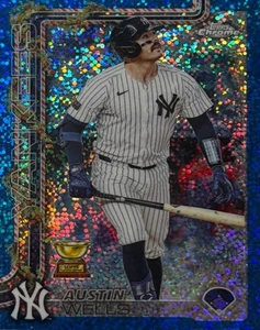2025 Topps Holiday Chrome #H56 Austin Wells, Blue Sparkle Refractor - Bild 1 von 2