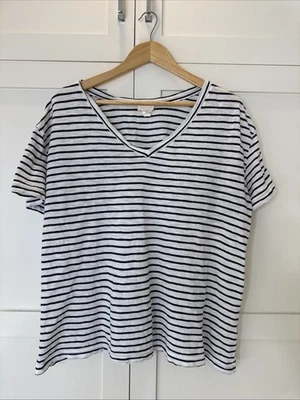 Camiseta clásica de manga corta Caslon para mujer con cuello en V - blanca/azul marino a rayas-LG Foto 1 de 4