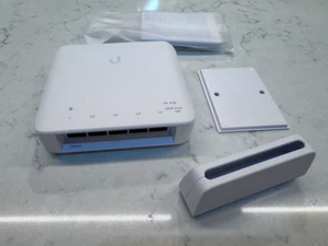 NEUF - BOÎTE OUVERTE - Ubiquiti USW-Flex UniFi Switch Flex 46W PoE 5 ports - Photo 1/3