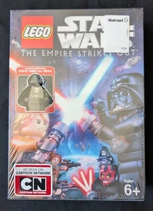 DVD LEGO Star Wars The Empire Strikes Out w/Exclusive Darth Vader Minifigure New - Foto 1 di 2