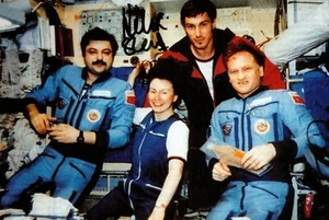 Helen Sharman Signed 6x4 Photo Mir Space Station British Astronaut Autograph+COA - Imagen 1 de 3