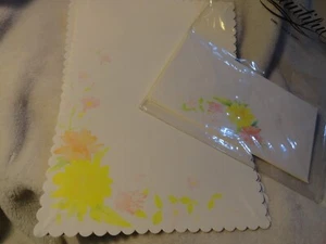 Vintage 70's Stationery Set 16 Yellow & Pink Floral Print Sheets + 6 Envelopes - Picture 1 of 3