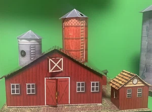 Diorama hecho a mano escala 1/48 - tienda de alimentos, granero y silos de Sugar Creek Farms - Imagen 1 de 17