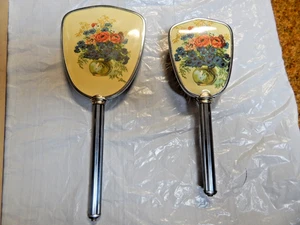 Vintage Blumendesign ÜBER CREMEFARBENER SPIEGEL UND HAARBÜRSTE MIT SILBERNEN GRIFFEN - Bild 1 von 7