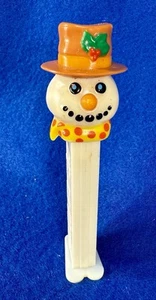 Dispensador de muñeco de nieve PEZ vintage con sombrero naranja y bufanda de lunares invierno - Imagen 1 de 7