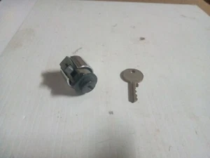 TRIUMPH STAG MK2 2000 2500 DOLOMITE GLOVEBOX LOCK WITH KEY EXC COND FREE POST - Picture 1 of 1