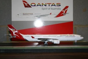 JC Wings 1:200 Qantas Airbus A330-300 VH-QPJ (XX2323) 'Rainbow Roo' - Picture 1 of 8
