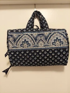 Vera Bradley Makeup Bag. 4 Zipper Compartments. Blue Print. - Picture 1 of 4