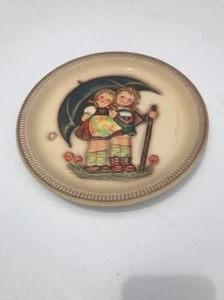 Hummel 1st Anniversary Plate with Box Stormy Weather-1975 Hum 280 First Edition - Foto 1 di 4
