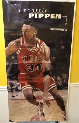 Póster promocional de tienda de servicio pesado Scottie Pippen Bulls Nike FootAction EE. UU. 36"x70" Foto 1 de 4