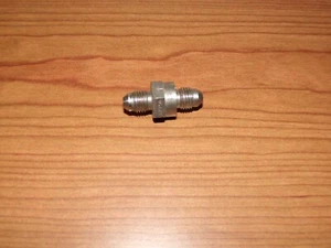 Twin Commander Check Valve Fitting 895617-1 - Picture 1 of 1