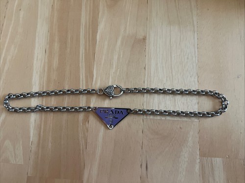 Collana triangolo classica Prada ciondolo in argento e lavanda