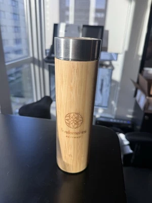 TOTALMENTE NUEVO Vaso de té de bambú de acero inoxidable, infusor incluido, mantiene las bebidas calientes Foto 1 de 4
