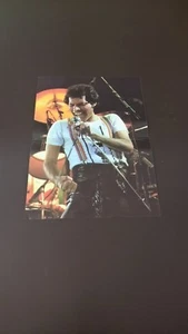 POSTER - QUEEN - FREDDIE MERCURY - CM. 23,5 X 34 - Foto 1 di 1