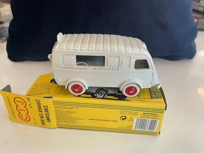 CIJ  1/43 - RENAULT 1000KG AMBULANCE MUNICIPALE - série limitée - Photo 1/4