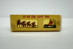 Dept 56 #5139-0 Up On The Roof Top Santa & Reindeer Heritage Village Collection - Picture 1 of 10