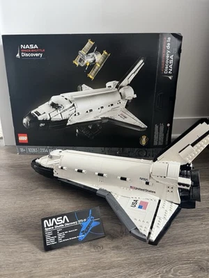 LEGO Icons: NASA Space Shuttle Discovery (10283) - Image 1 of 3